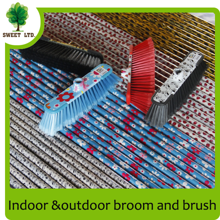 Plastic broom / brush with long stick for house cleanning tools